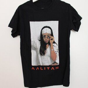 Black Short Sleeve Crew Neck Aaliyah Graphic T Shirt Size Medium Hip Hop